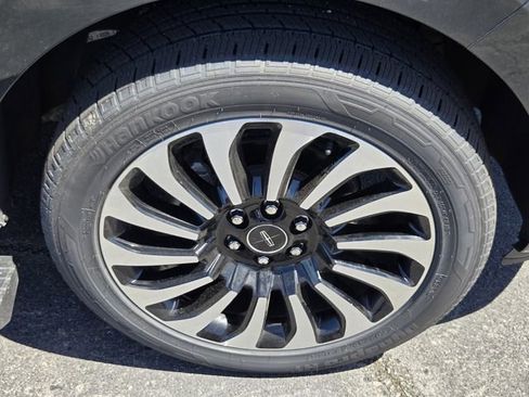Certified 2022 Lincoln Navigator Black Label AWD/4WD image 19