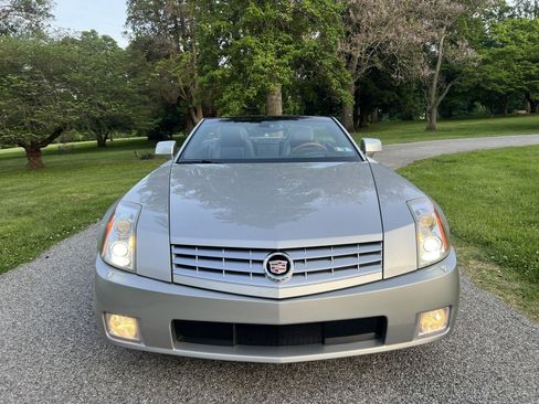 Used 2004 Cadillac XLR RWD image 3