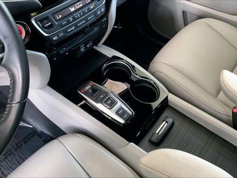 Used 2022 Honda Pilot Touring image 17