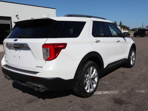 Used 2023 Ford Explorer Platinum w/ Technology Package AWD/4WD image 3