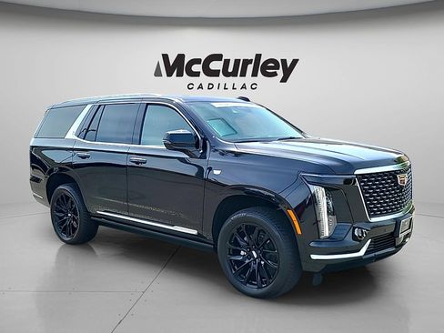 Certified 2026 Cadillac Escalade Luxury AWD/4WD image 1