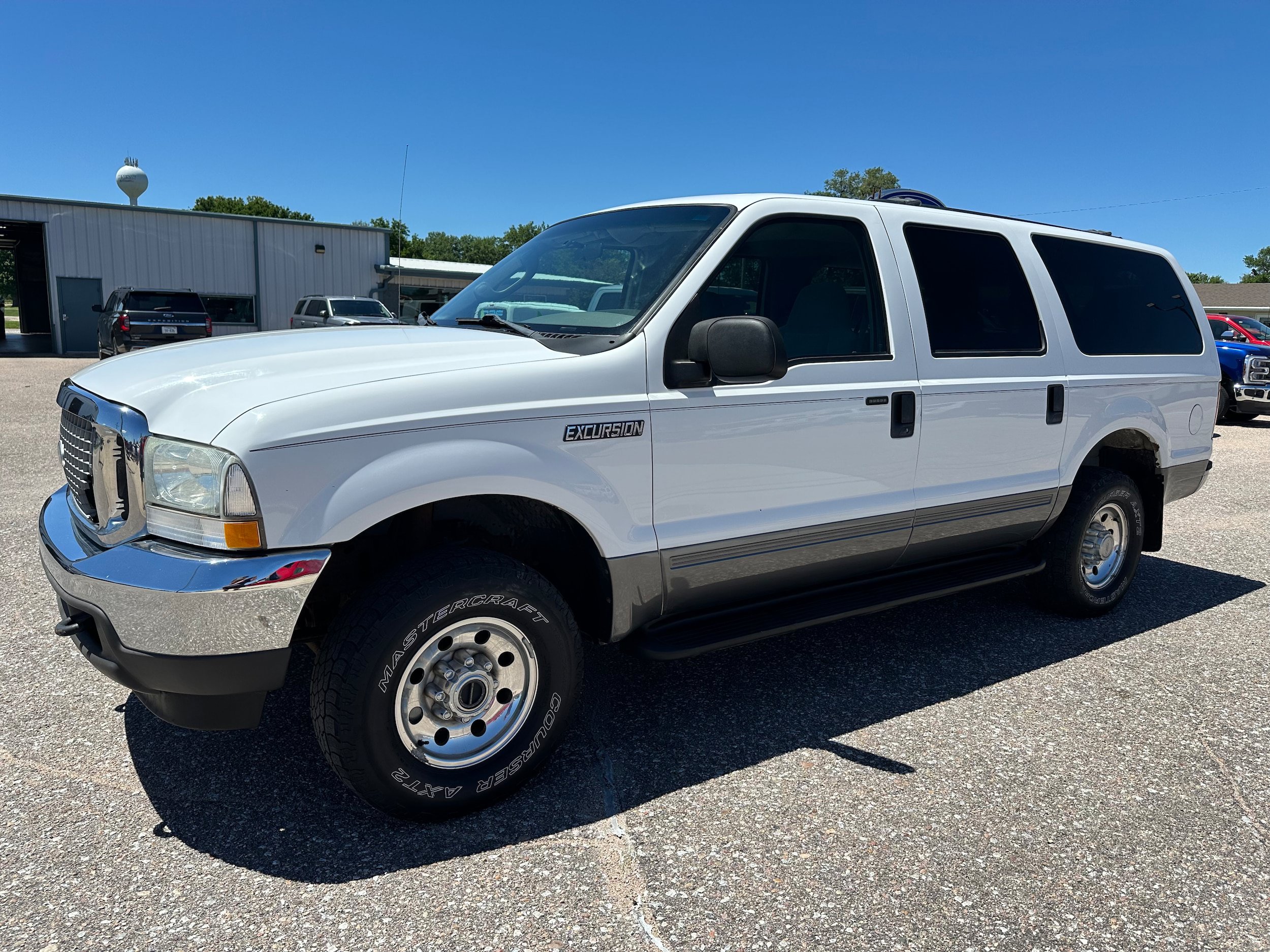 Used 2004 Ford Excursion XLT AWD/4WD image 1