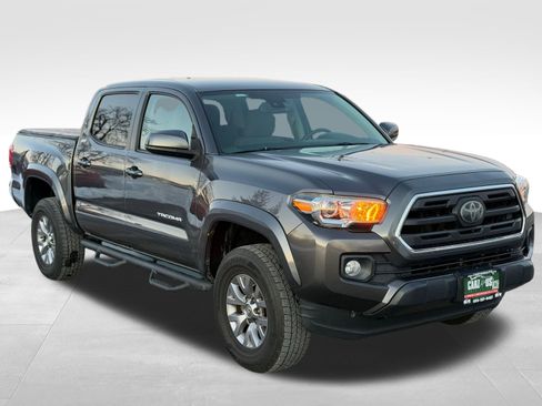 Used 2018 Toyota Tacoma SR5 image 3