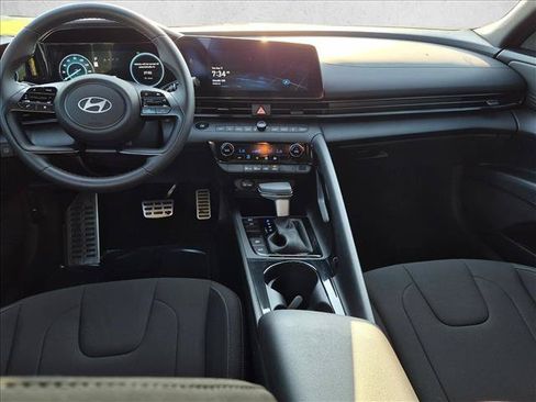Certified 2025 Hyundai Elantra SEL FWD image 20