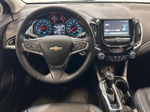 Used 2018 Chevrolet Cruze Premier FWD image 3