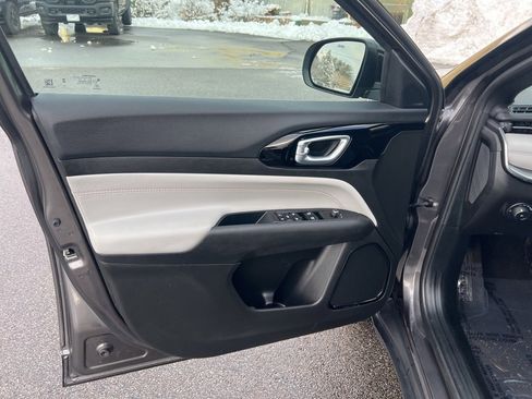 Certified 2024 Jeep Compass Limited image 20