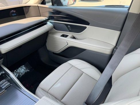 Certified 2024 Lincoln Nautilus Premier image 11