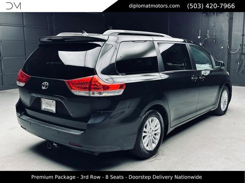 Used 2011 Toyota Sienna XLE w/ Premium Pkg FWD image 7