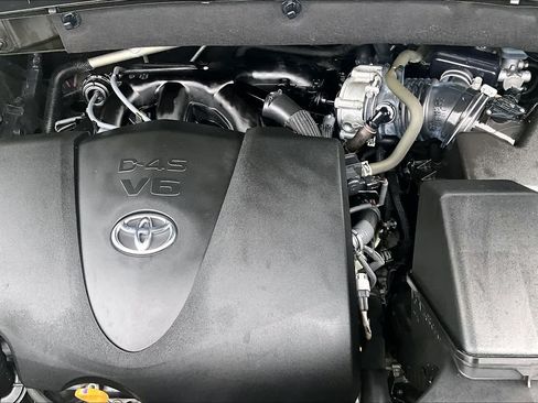 Used 2018 Toyota Highlander XLE AWD/4WD image 32