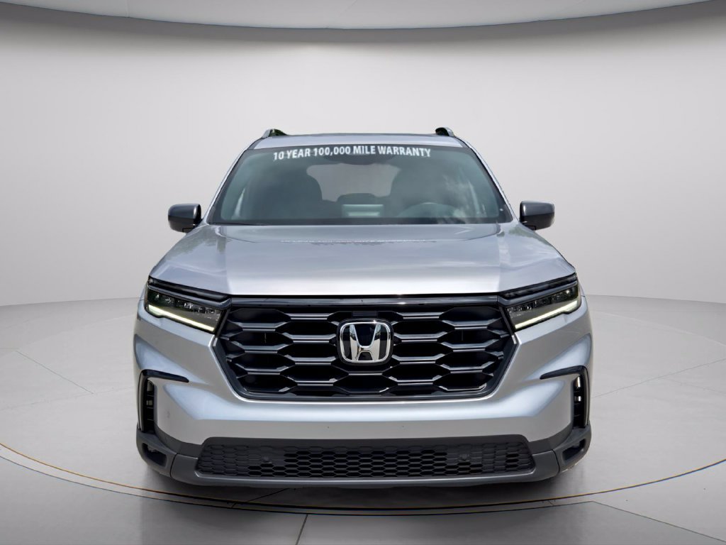 Used 2025 Honda Pilot Sport image 4