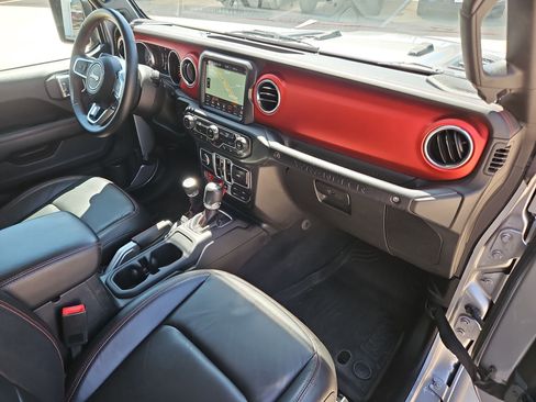 Used 2018 Jeep Wrangler Unlimited Rubicon image 31