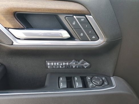 Used 2025 Chevrolet Silverado 1500 High Country w/ High Country Premium Package image 25