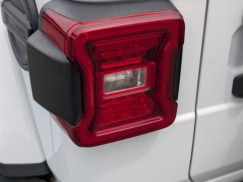 Used 2020 Jeep Wrangler Unlimited Sahara w/ LED Lighting Group AWD/4WD image 10