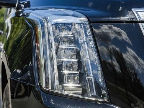 Used 2020 Cadillac Escalade ESV Luxury image 12