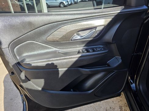 Used 2023 GMC Terrain SLE w/ Elevation Edition image 11