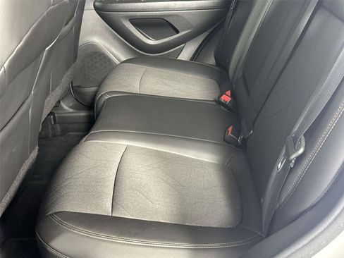Used 2022 Chevrolet Trax LT w/ LT Convenience Package AWD/4WD image 12