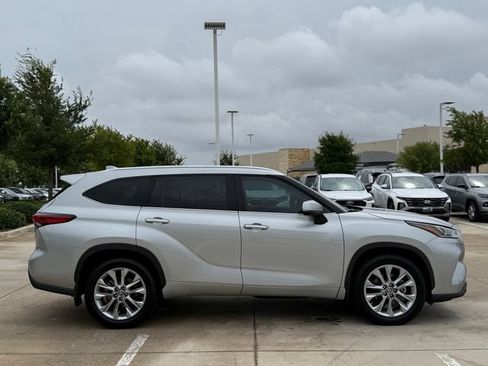 Used 2023 Toyota Highlander Limited FWD image 5