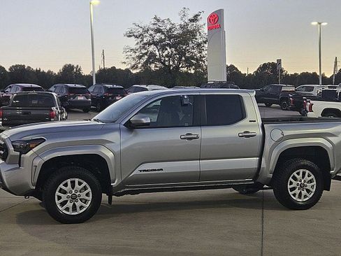 Used 2024 Toyota Tacoma SR5 image 18