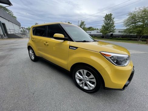 Used 2016 Kia Soul + image 8