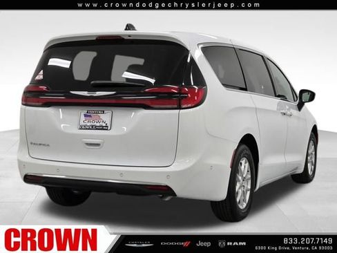 New 2025 Chrysler Pacifica Select image 5