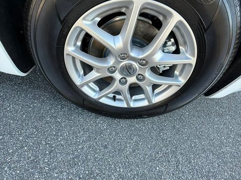 Used 2024 Chrysler Pacifica Touring-L image 25