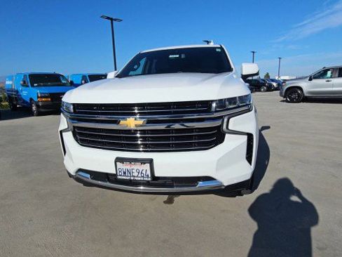Used 2021 Chevrolet Suburban LT w/ LT Signature Plus Package RWD image 3