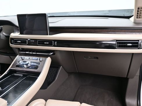 Used 2020 Lincoln Aviator Reserve w/ Equipment Group 202A image 11
