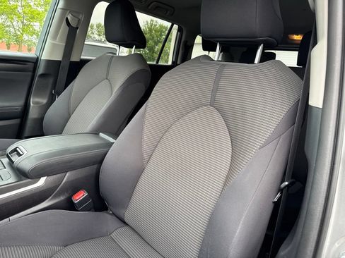 Used 2021 Toyota Highlander LE AWD/4WD image 31