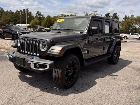 Used 2023 Jeep Wrangler Unlimited Sahara w/ Cold Weather Group AWD/4WD image 3