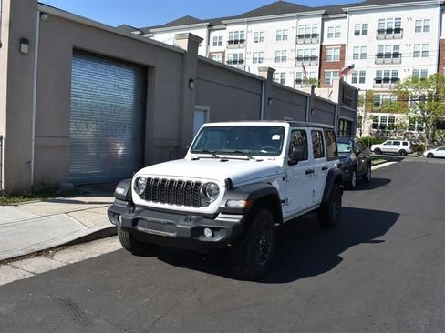 Used 2025 Jeep Wrangler Unlimited Sport AWD/4WD image 2
