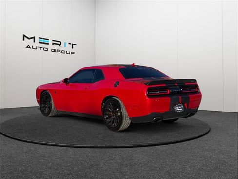 Used 2016 Dodge Challenger SRT Hellcat image 7