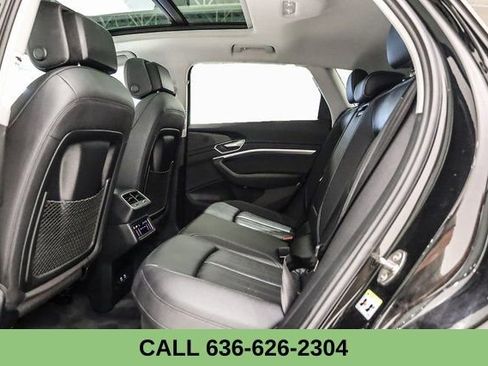 Used 2021 Audi e-tron Premium w/ Convenience Plus Package image 25