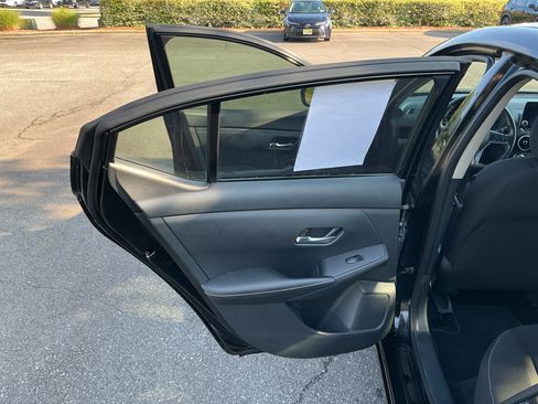 Certified 2022 Nissan Sentra SV FWD image 22