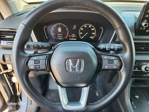 Used 2025 Honda Pilot Touring image 9
