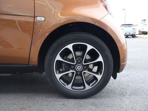 Used 2016 smart fortwo passion image 20