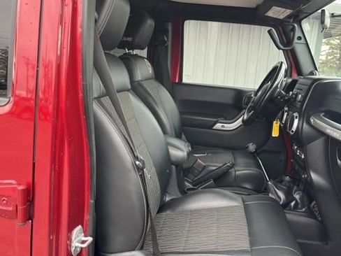 Used 2012 Jeep Wrangler Unlimited Sport AWD/4WD image 33