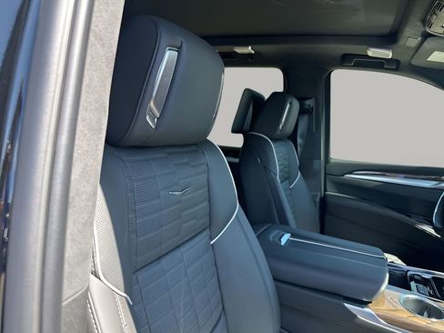 New 2026 Cadillac Escalade ESV Platinum Sport w/ LPO, ONYX Package AWD/4WD image 19