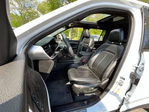 Used 2026 Jeep Grand Cherokee Limited w/ Limited Altitude Package AWD/4WD image 16