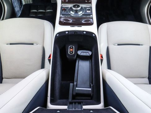 Used 2019 Rolls-Royce Dawn image 33