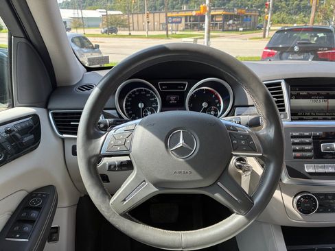 Used 2015 Mercedes-Benz ML 250 BlueTEC 4MATIC w/ Premium 1 Package image 16