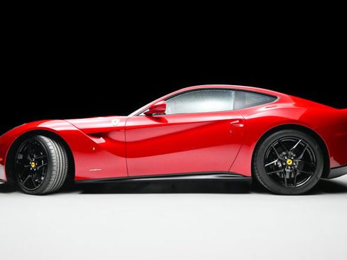 Used 2015 Ferrari F12 Berlinetta image 21