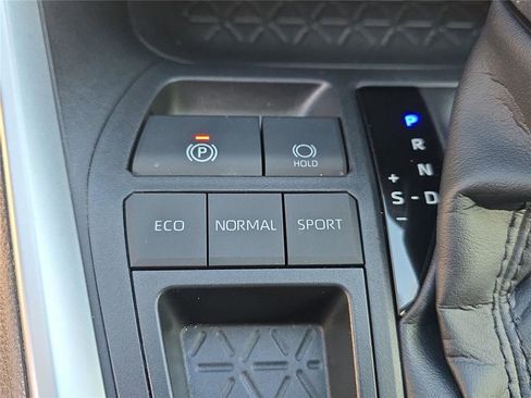 Used 2021 Toyota RAV4 XLE FWD image 20