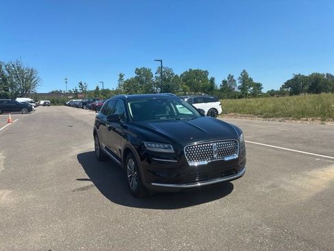Used 2023 Lincoln Nautilus AWD w/ Premium Package image 5