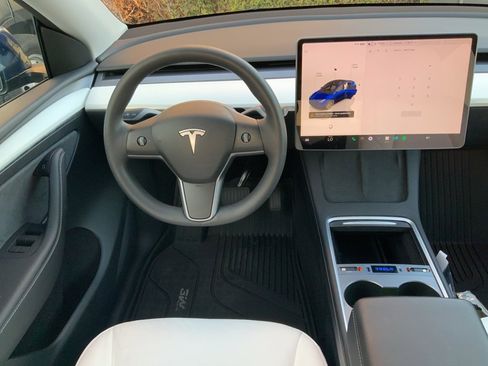 Used 2024 Tesla Model Y Long Range image 21