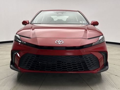Used 2025 Toyota Camry SE w/ Convenience Package image 8