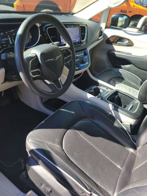 Used 2023 Chrysler Pacifica Limited FWD image 7
