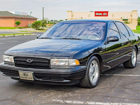 Used 1996 Chevrolet Impala SS RWD image 3