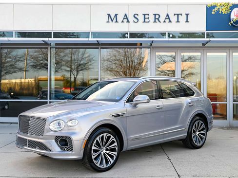 Used 2022 Bentley Bentayga image 1