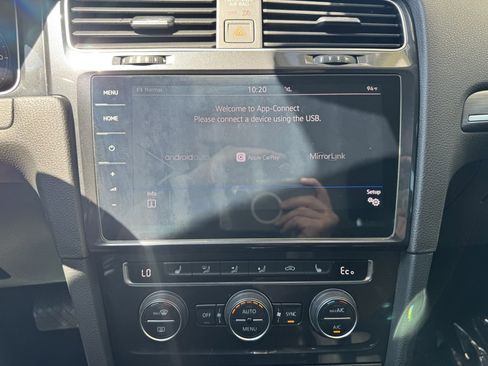 Used 2019 Volkswagen e-Golf SEL Premium image 24