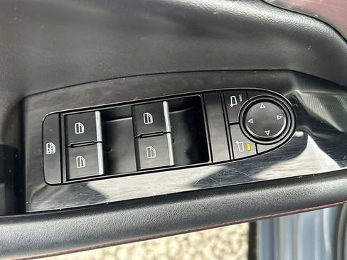 Used 2023 MAZDA MAZDA3 s image 24